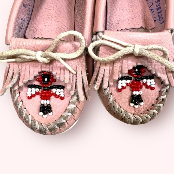 MINNETONKA Kids Pink Leather Moccasins with Fringe and Beading Size 8 - Picture 2 of 8